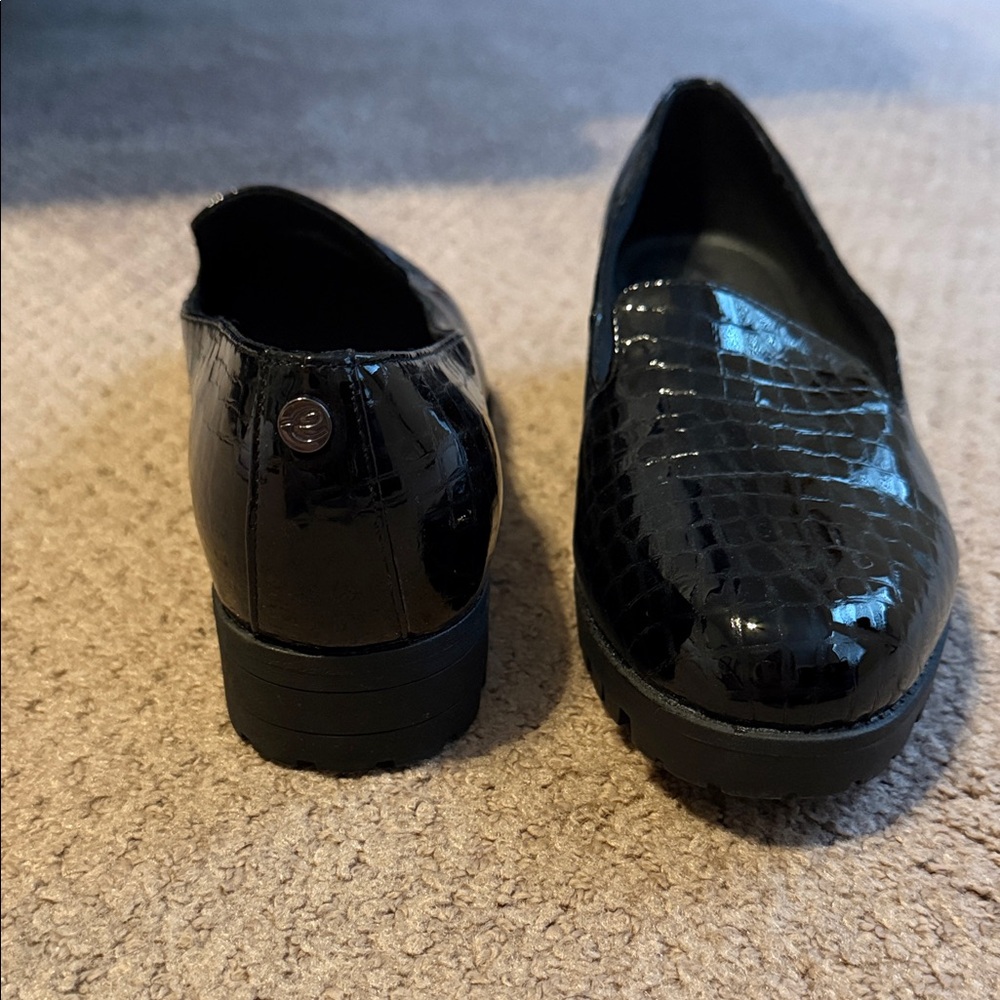 Easy Spirit Glossy Black Loafers